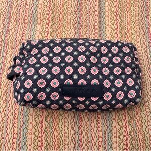 Vera Bradley Navy Petal Dots Pattern Quilted Bag in Navy and Pink